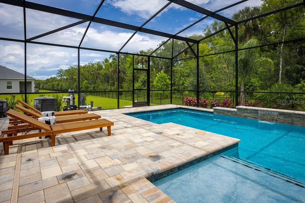 For Sale: $999,990 (5 beds, 5 baths, 3784 Square Feet)