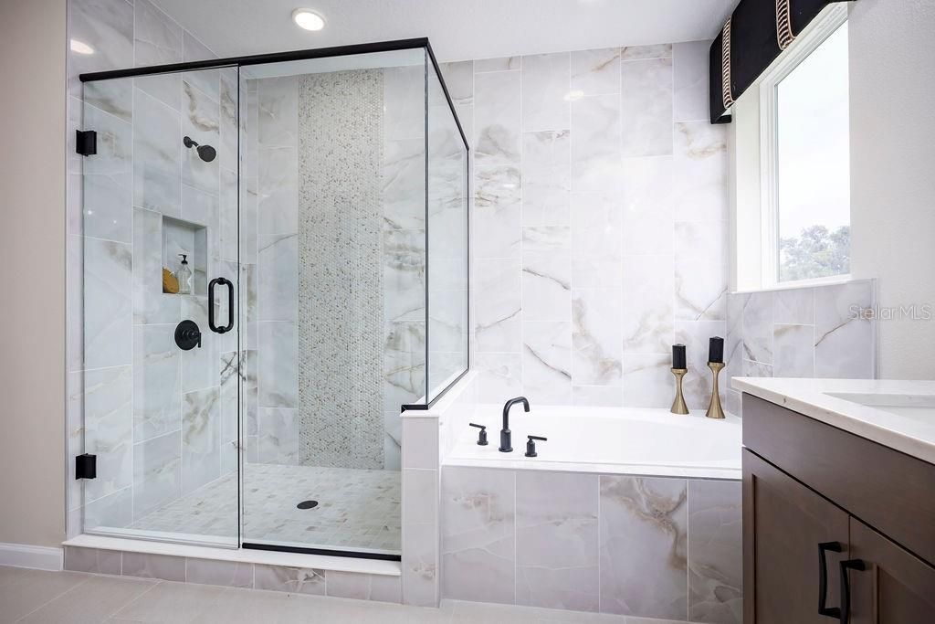 For Sale: $999,990 (5 beds, 5 baths, 3784 Square Feet)