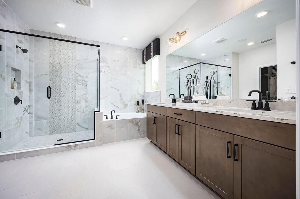 For Sale: $999,990 (5 beds, 5 baths, 3784 Square Feet)