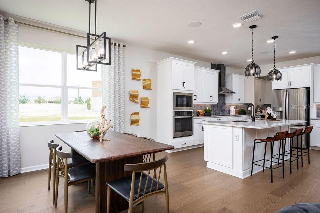 For Sale: $999,990 (5 beds, 5 baths, 3784 Square Feet)