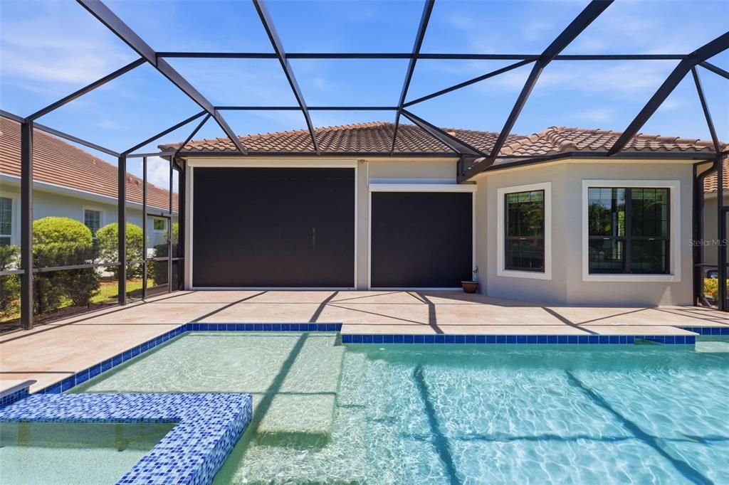 Activo con contrato: $895,000 (3 camas, 3 baños, 2363 Pies cuadrados)