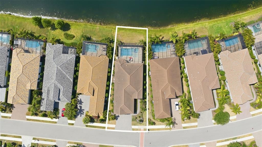 Activo con contrato: $895,000 (3 camas, 3 baños, 2363 Pies cuadrados)