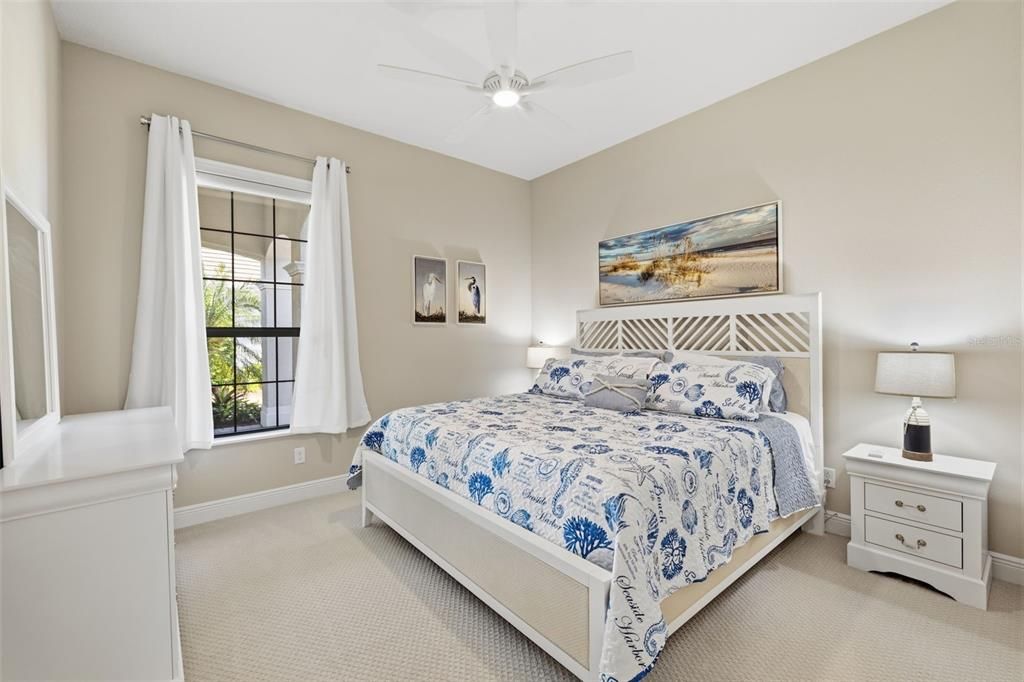 Activo con contrato: $895,000 (3 camas, 3 baños, 2363 Pies cuadrados)