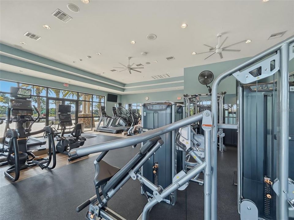 Activo con contrato: $895,000 (3 camas, 3 baños, 2363 Pies cuadrados)