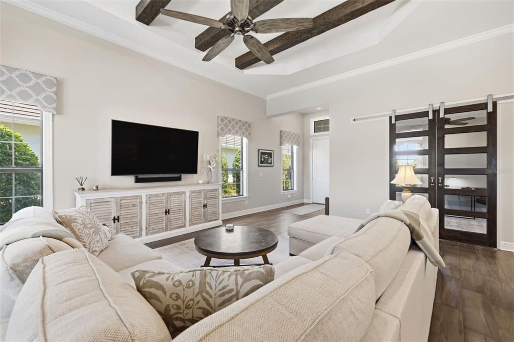 Activo con contrato: $895,000 (3 camas, 3 baños, 2363 Pies cuadrados)