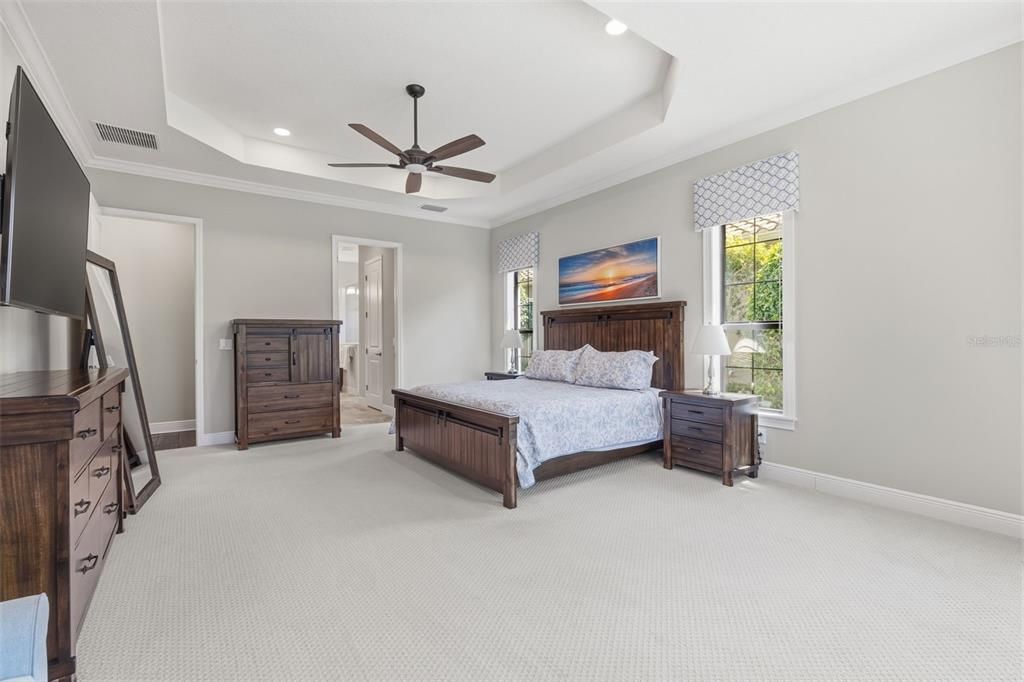Activo con contrato: $895,000 (3 camas, 3 baños, 2363 Pies cuadrados)