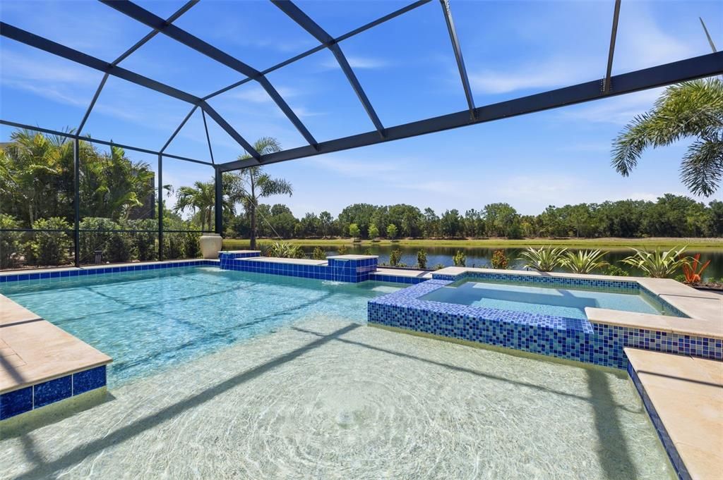 Activo con contrato: $895,000 (3 camas, 3 baños, 2363 Pies cuadrados)