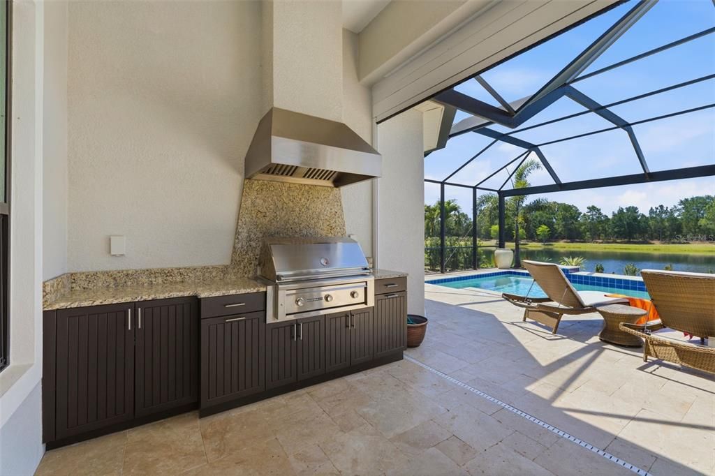 Activo con contrato: $895,000 (3 camas, 3 baños, 2363 Pies cuadrados)