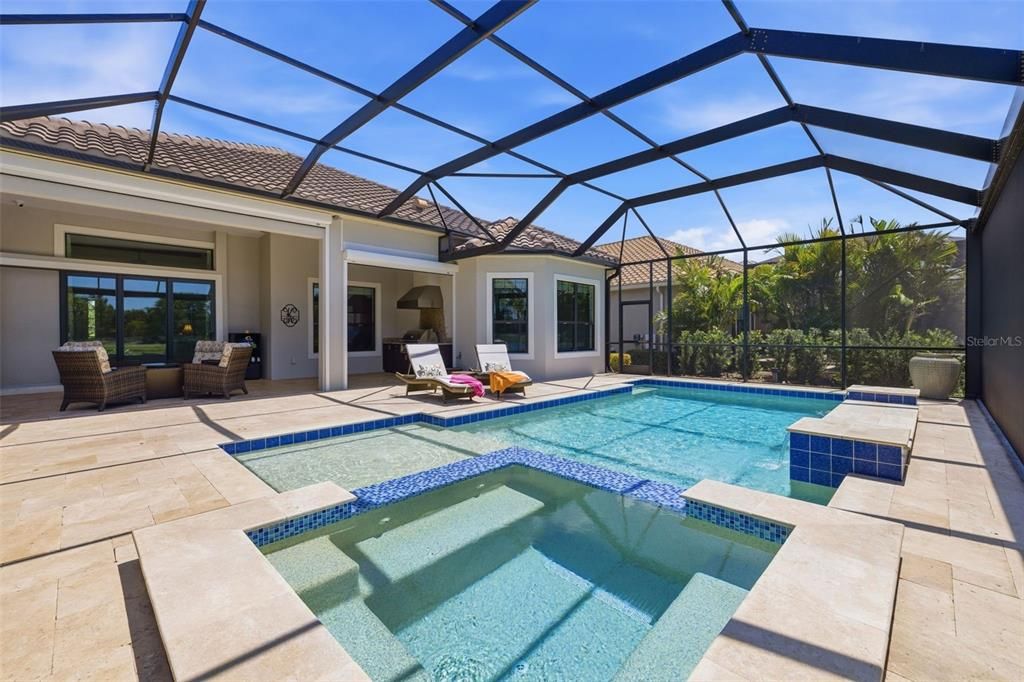 Activo con contrato: $895,000 (3 camas, 3 baños, 2363 Pies cuadrados)