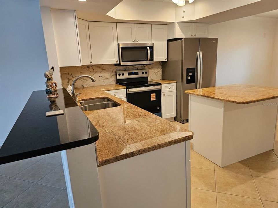 For Sale: $225,000 (2 beds, 2 baths, 1161 Square Feet)