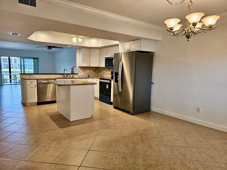 For Sale: $225,000 (2 beds, 2 baths, 1161 Square Feet)