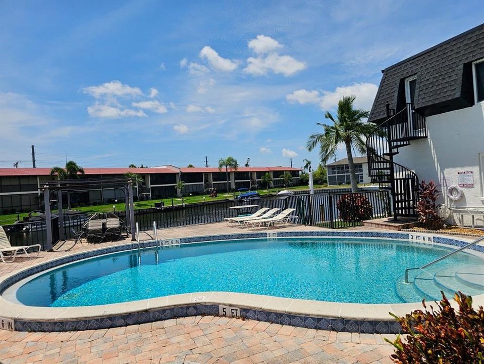 For Sale: $225,000 (2 beds, 2 baths, 1161 Square Feet)