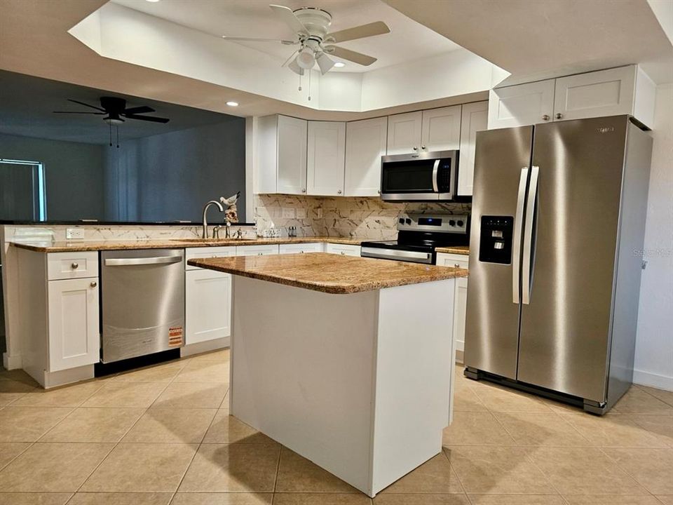 For Sale: $225,000 (2 beds, 2 baths, 1161 Square Feet)