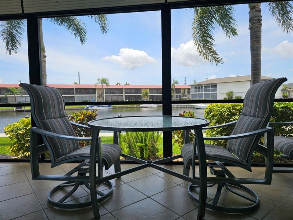 For Sale: $225,000 (2 beds, 2 baths, 1161 Square Feet)