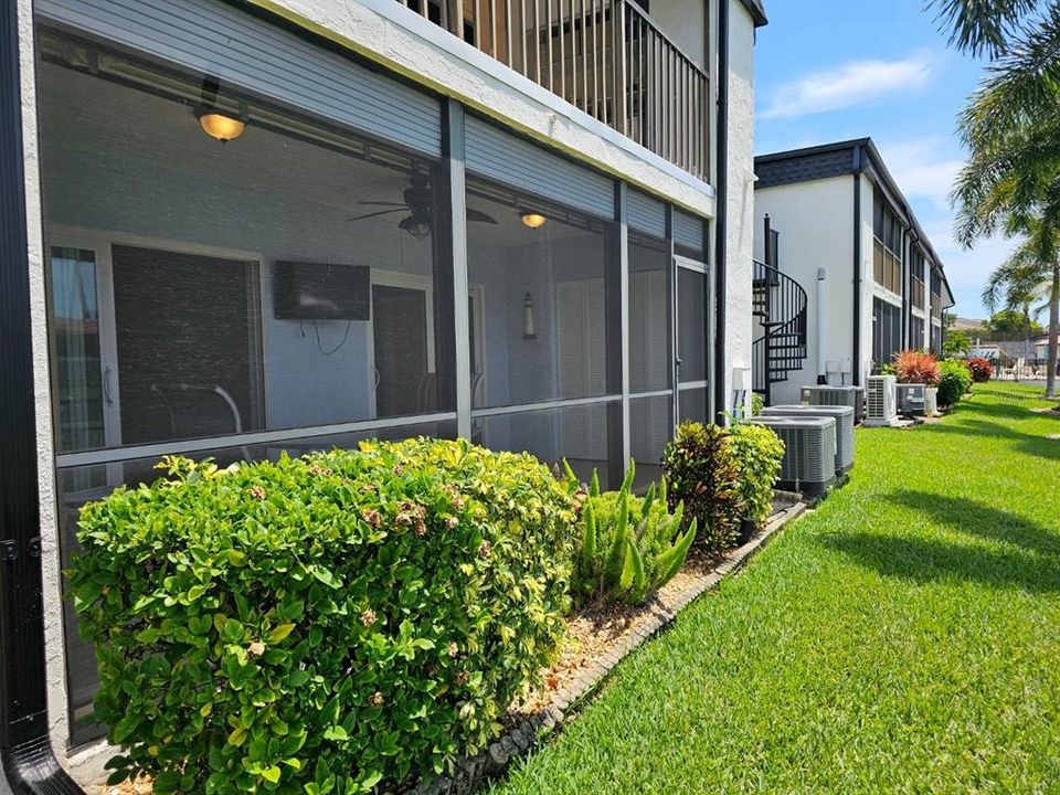 For Sale: $225,000 (2 beds, 2 baths, 1161 Square Feet)