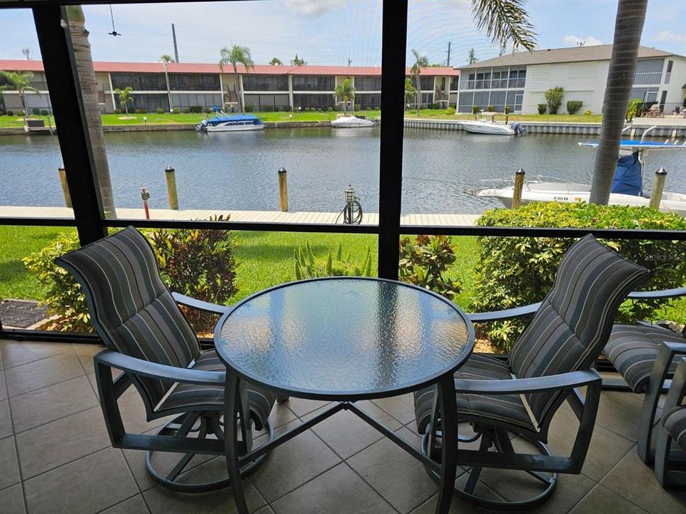 For Sale: $225,000 (2 beds, 2 baths, 1161 Square Feet)