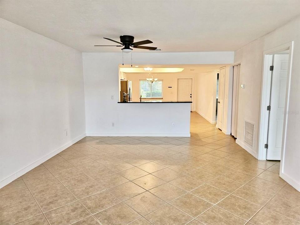 For Sale: $225,000 (2 beds, 2 baths, 1161 Square Feet)