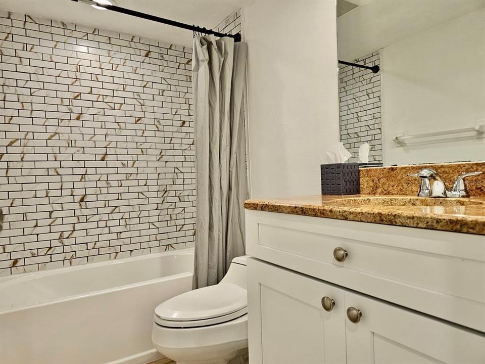 For Sale: $225,000 (2 beds, 2 baths, 1161 Square Feet)