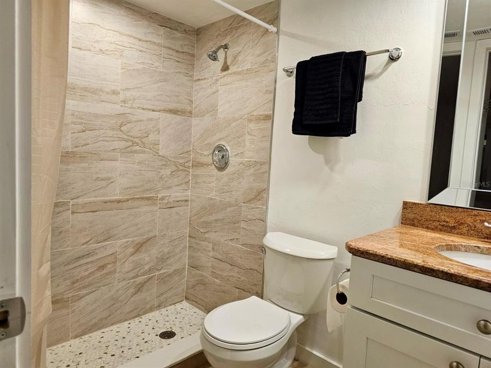 For Sale: $225,000 (2 beds, 2 baths, 1161 Square Feet)