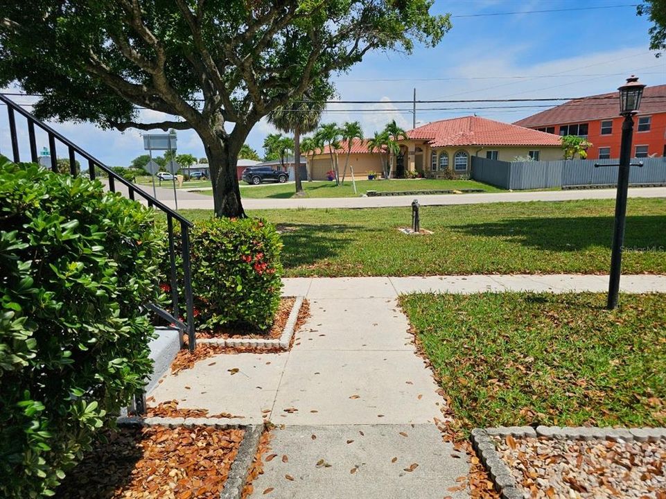 For Sale: $225,000 (2 beds, 2 baths, 1161 Square Feet)