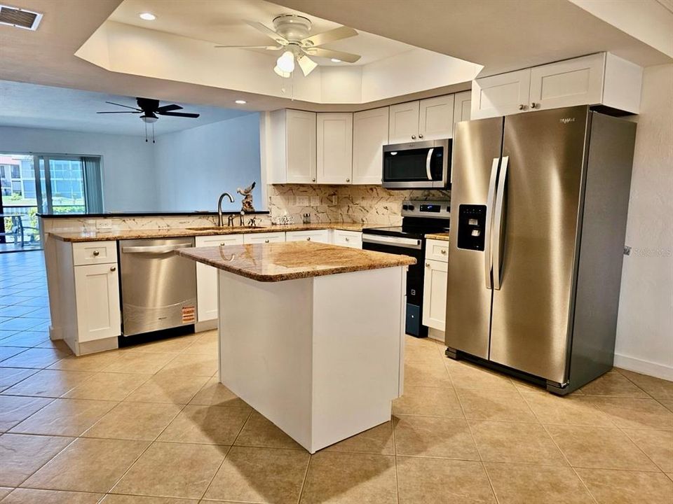 For Sale: $225,000 (2 beds, 2 baths, 1161 Square Feet)
