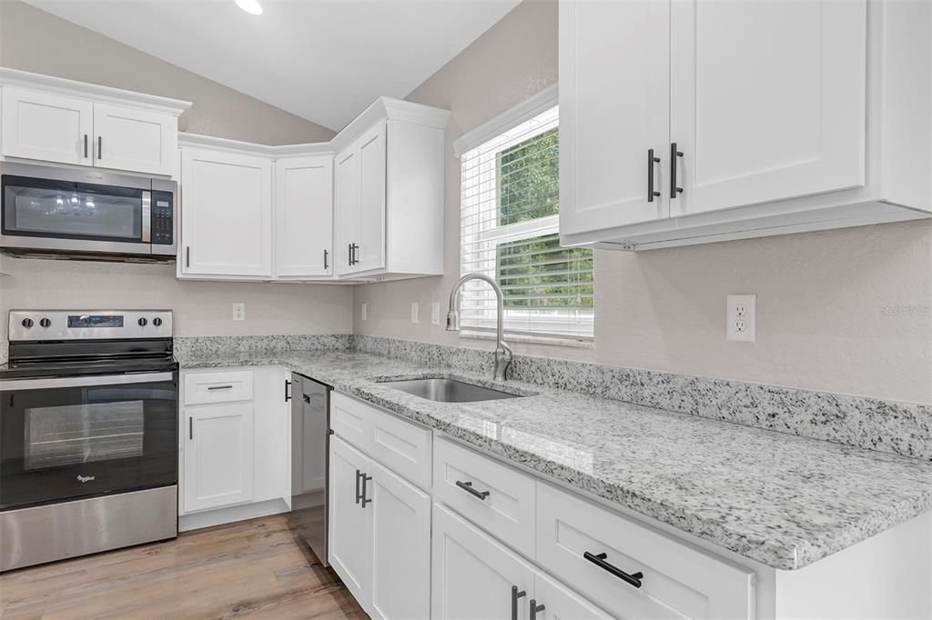 En Venta: $274,900 (4 camas, 2 baños, 1473 Pies cuadrados)