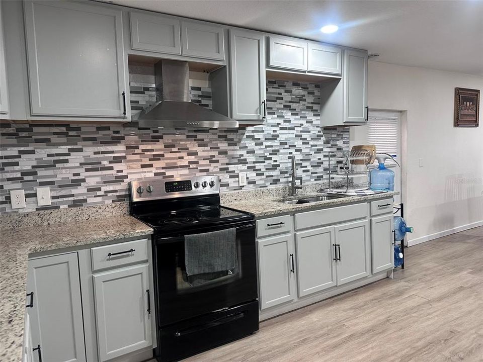 Activo con contrato: $168,000 (3 camas, 1 baños, 1392 Pies cuadrados)