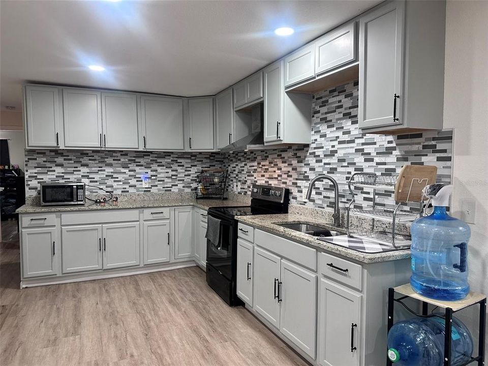 Activo con contrato: $168,000 (3 camas, 1 baños, 1392 Pies cuadrados)