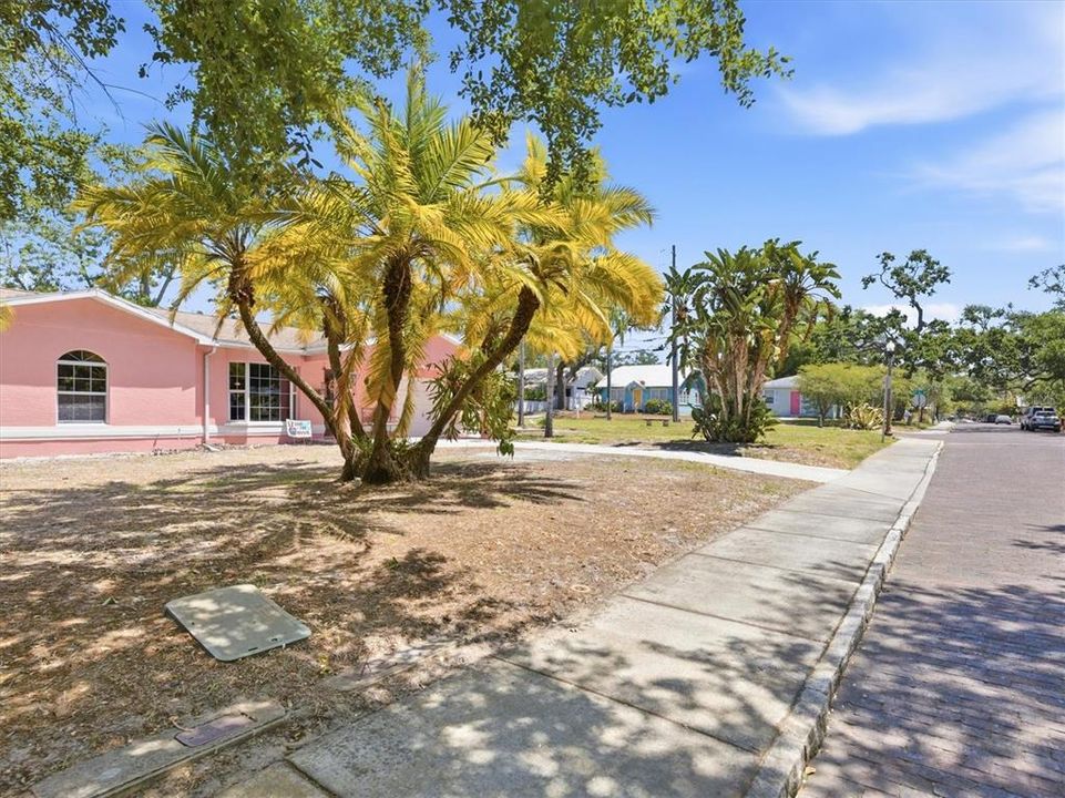 For Sale: $3,895,000 (0.35 acres)