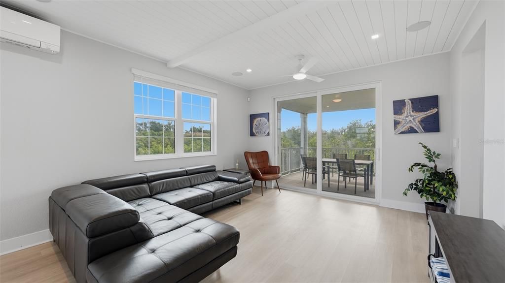 For Sale: $1,250,000 (3 beds, 2 baths, 1678 Square Feet)