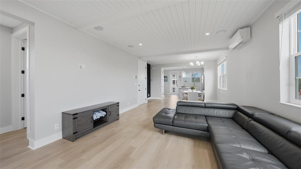 For Sale: $1,250,000 (3 beds, 2 baths, 1678 Square Feet)