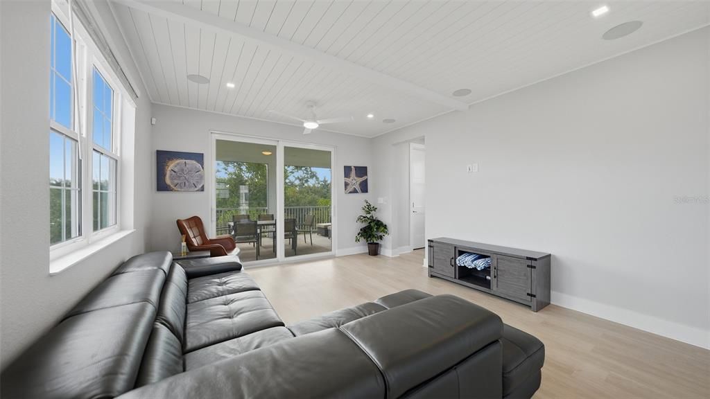 For Sale: $1,250,000 (3 beds, 2 baths, 1678 Square Feet)