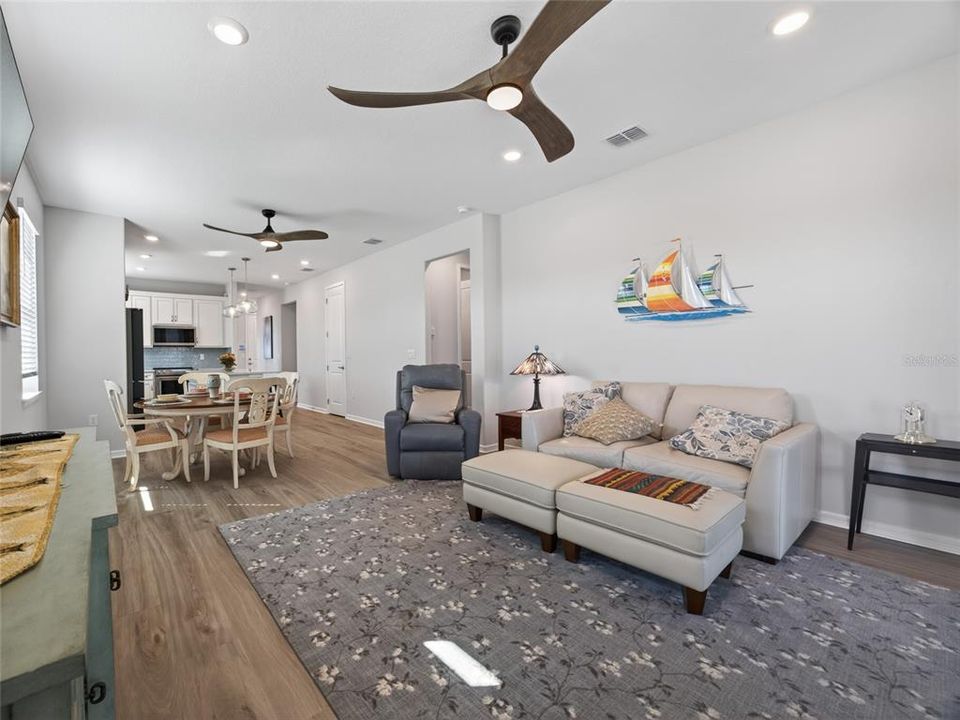 For Sale: $345,000 (2 beds, 2 baths, 1404 Square Feet)