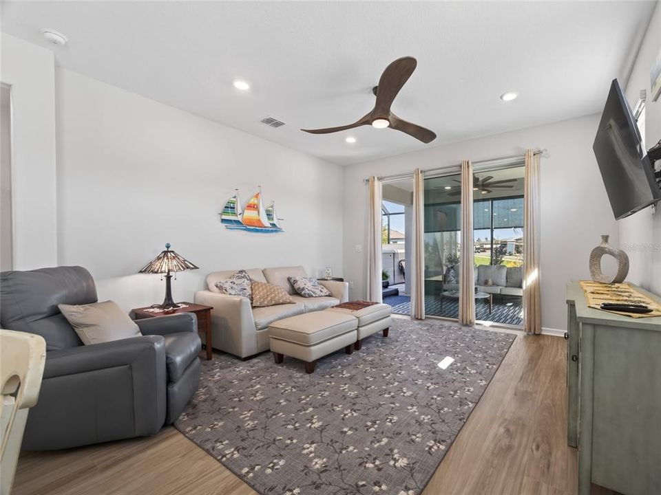 For Sale: $345,000 (2 beds, 2 baths, 1404 Square Feet)