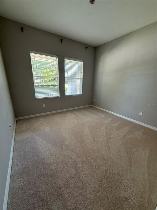 Activo con contrato: $3,300 (4 camas, 2 baños, 1915 Pies cuadrados)