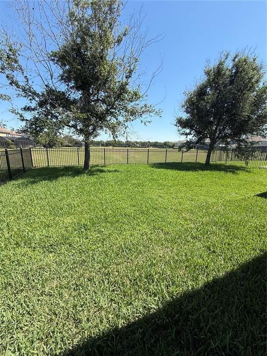 Activo con contrato: $3,300 (4 camas, 2 baños, 1915 Pies cuadrados)