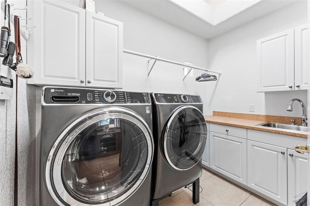 For Sale: $1,100,000 (4 beds, 5 baths, 3810 Square Feet)