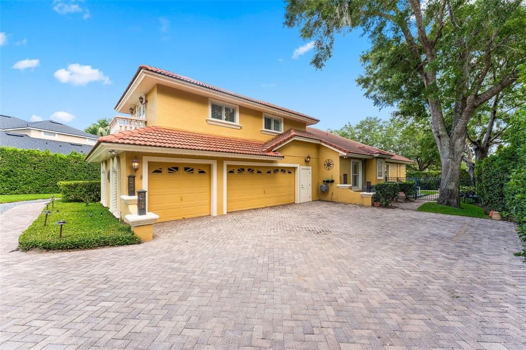 For Sale: $1,100,000 (4 beds, 5 baths, 3810 Square Feet)