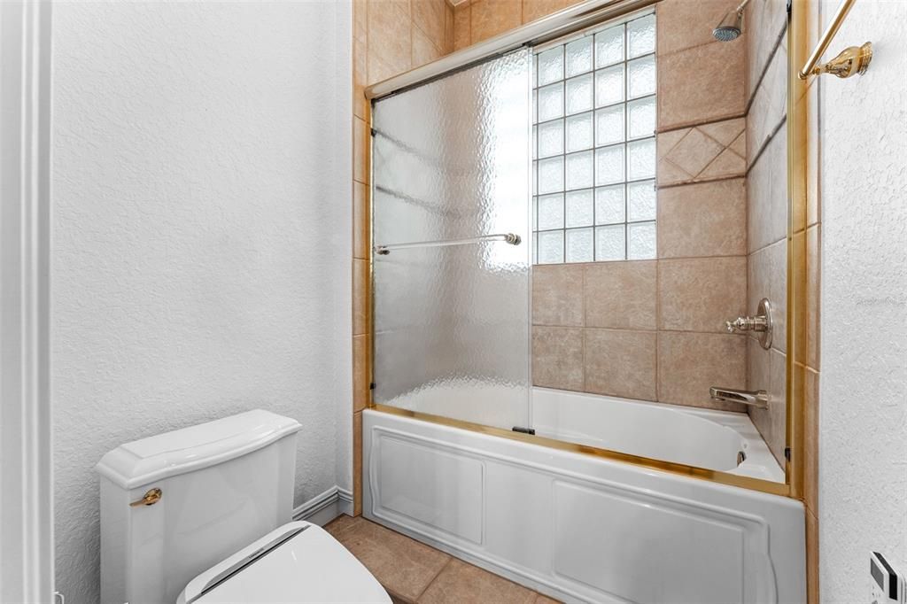 For Sale: $1,100,000 (4 beds, 5 baths, 3810 Square Feet)