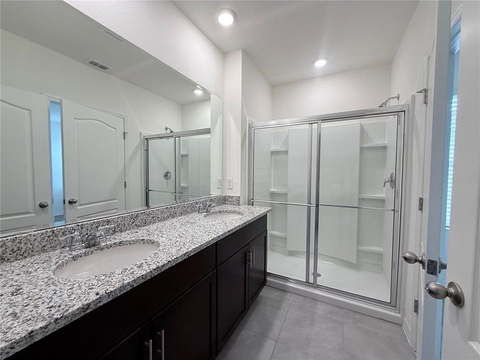 В аренду: $3,650 (7 спален, 5 ванн, 3626 Квадратных фут)