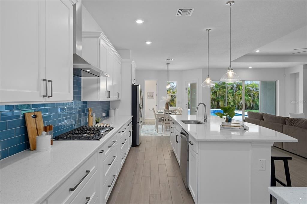 En Venta: $815,000 (4 camas, 3 baños, 3098 Pies cuadrados)