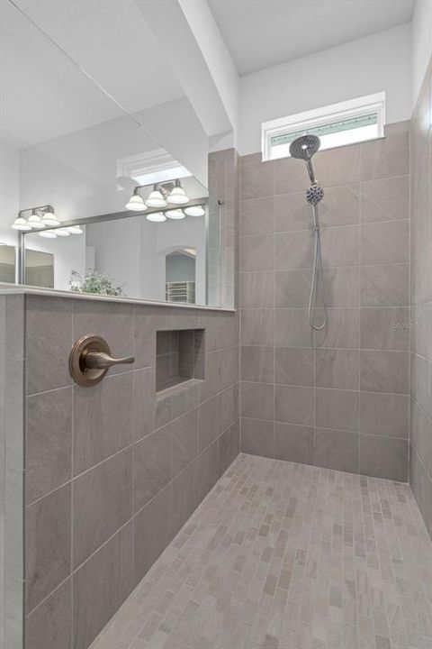 En Venta: $815,000 (4 camas, 3 baños, 3098 Pies cuadrados)