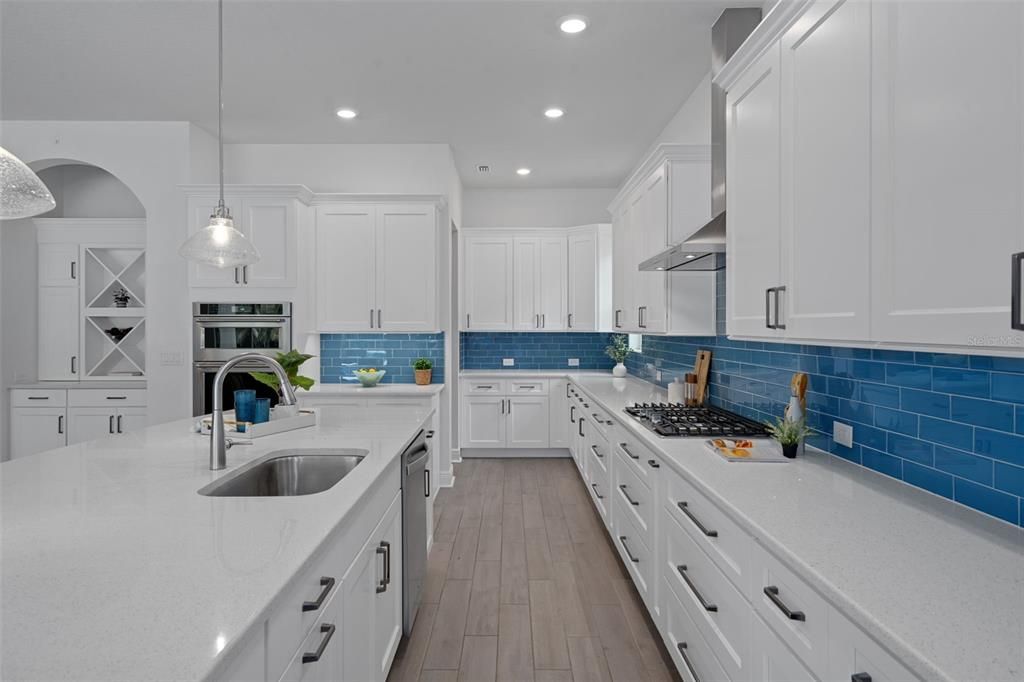 En Venta: $815,000 (4 camas, 3 baños, 3098 Pies cuadrados)