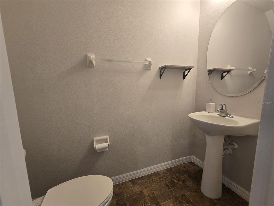 Activo con contrato: $1,995 (3 camas, 2 baños, 1495 Pies cuadrados)