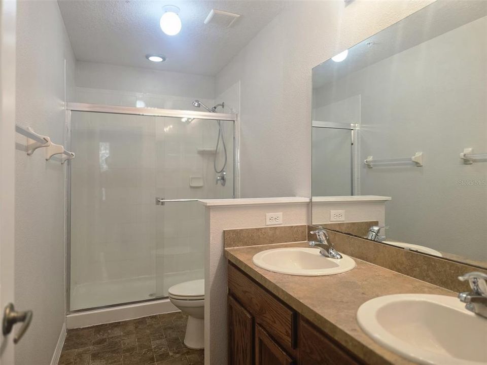 Activo con contrato: $1,995 (3 camas, 2 baños, 1495 Pies cuadrados)