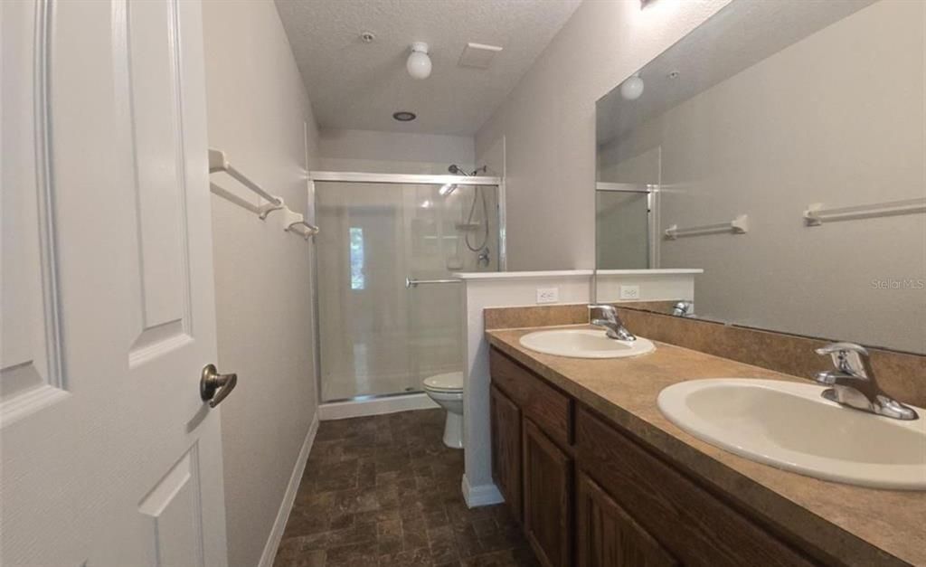 Activo con contrato: $1,995 (3 camas, 2 baños, 1495 Pies cuadrados)