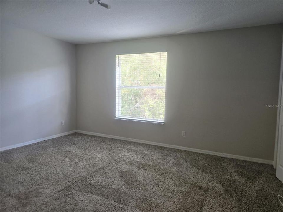 Activo con contrato: $1,995 (3 camas, 2 baños, 1495 Pies cuadrados)
