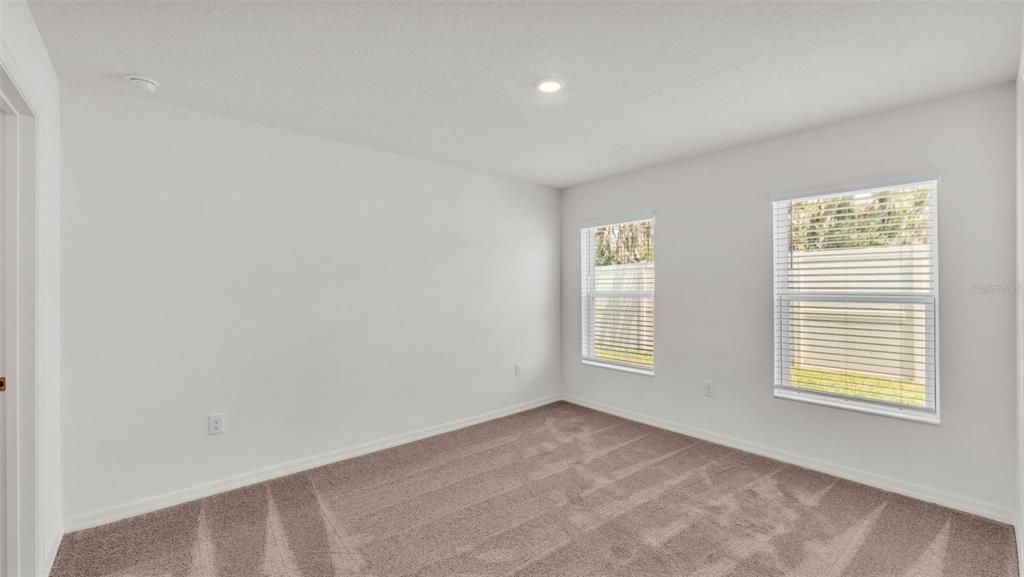 For Rent: $2,000 (4 beds, 2 baths, 1637 Square Feet)