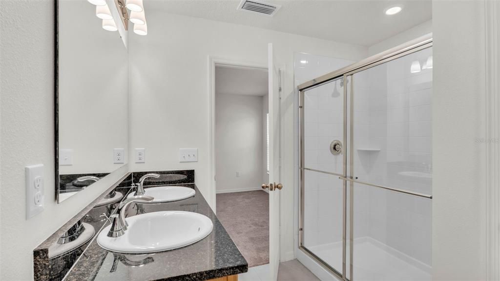 For Rent: $2,000 (4 beds, 2 baths, 1637 Square Feet)