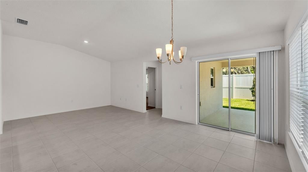For Rent: $2,000 (4 beds, 2 baths, 1637 Square Feet)